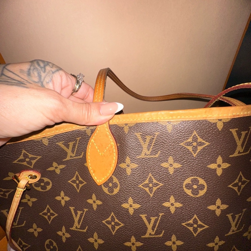 2017 Louie Vuitton Neverfull. Red lining with mini bag and original box/bag. - Picture 12 of 16